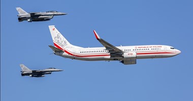 Blisko 100 samolotów i śmigłowców w defiladzie lotniczej (zdjęcia)