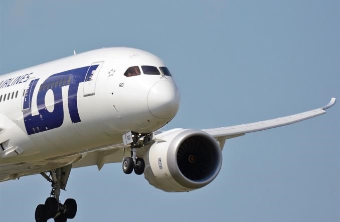 LOT: Letnie miesiące są rekordowe. Ponad milion pasażerów w sierpniu