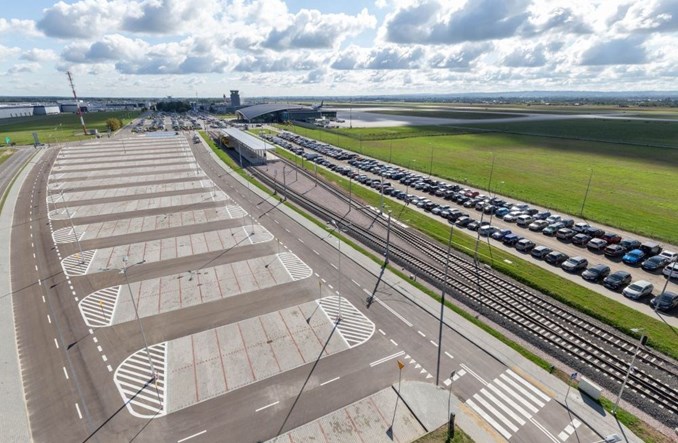 Więcej miejsc do parkowania przy lotnisku w Jasionce