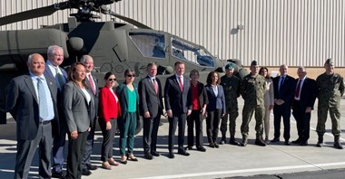 Polski MON zwiedził linię produkcyjną śmigłowca AH-64 Apache