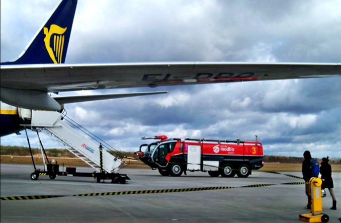 Znamy nowy cennik opłat w Modlinie. Dużo drożej, ale i tak tanio 