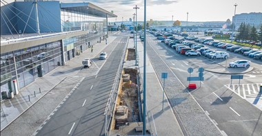 Katowice: Budowa zielonych rozwiązań przed terminalami i na parkingu
