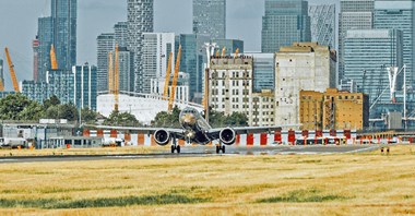 Embraer E195-E2 z certyfikatem stromego podejścia