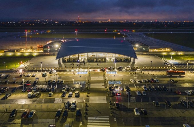 Rzeszów: Parking za złotówkę na lotnisku Jasionka