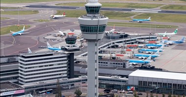 Amsterdam: 4,6 mln podróżnych w lutym i spadek cargo