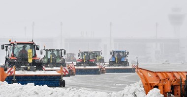Śnieżyca sparaliżowała lotnisko i kolej w Monachium