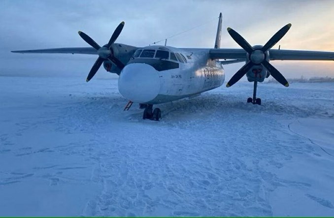 An-24 wylądował w Rosji na zamarzniętej rzece 