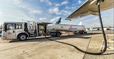 IATA: Niskie ceny paliwa sprzyjają lotnictwu