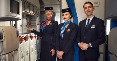 PLL LOT: 7 obowiązków stewardesy przed startem (wideo) 