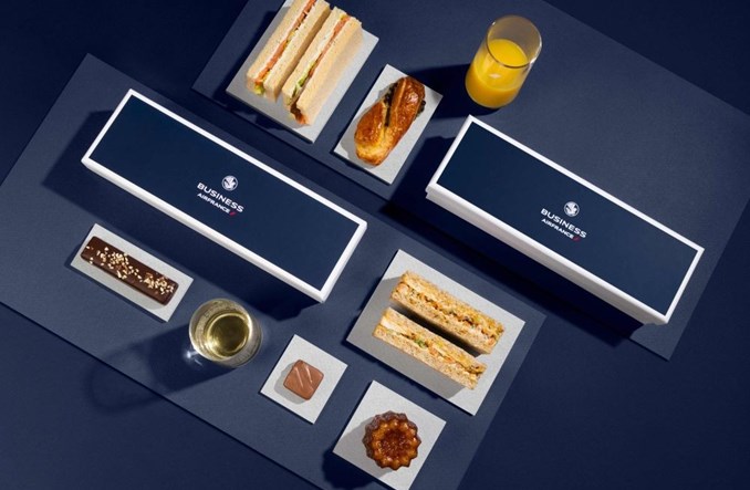 Menu Air France w oryginalnym wydaniu. Pudełka mistrza Adamskiego