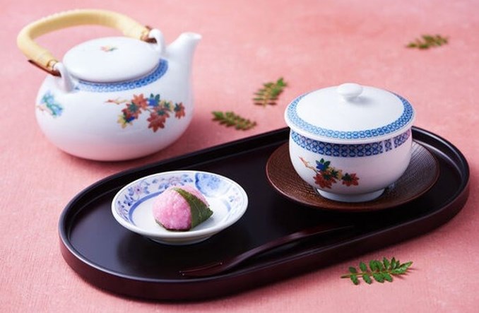 Delektuj się smakami Sakury z Emirates