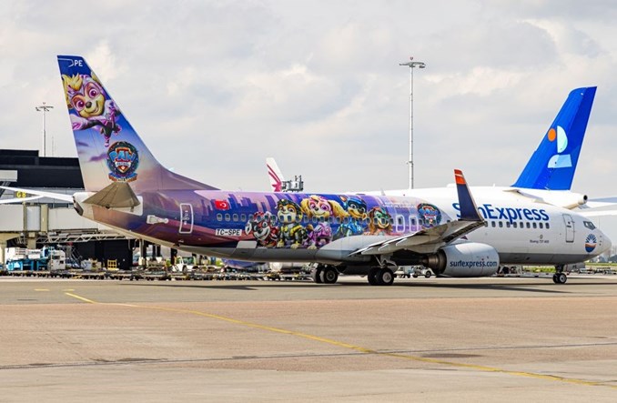 Amsterdam: Spadek cargo w cieniu wzrostu liczby podróżnych