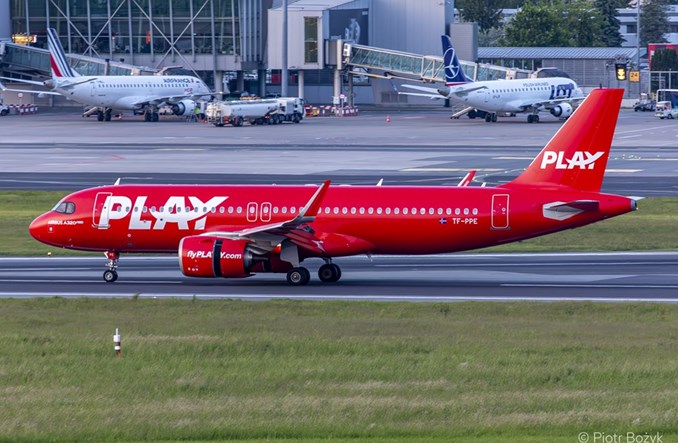 PLAY Airlines wracają sezonowo do Warszawy 