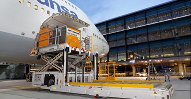 Frankfurt: Dwucyfrowy wzrost cargo, pasażerów też więcej