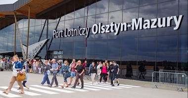 Lotnisko Olsztyn-Mazury: W sezonie letnim do 342 pasażerów dziennie. Niezbyt dużo...