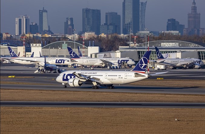 Lotnisko Chopina: Rekordowe liczby pasażerów i cargo w lecie 2024