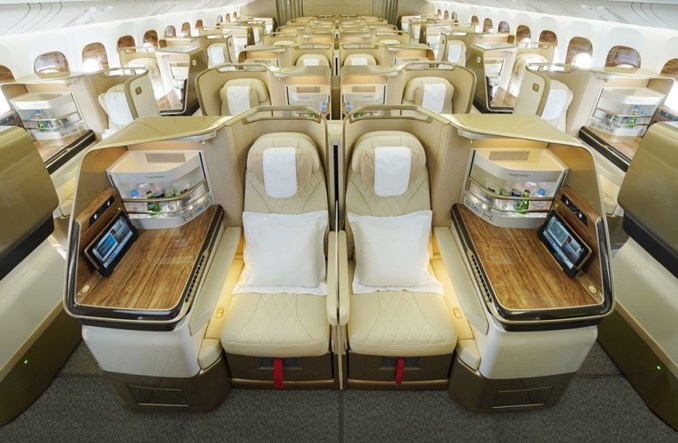 Pierwszy zmodernizowany B777 Emirates poleciał do Genewy