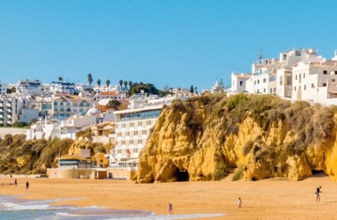 Odrzutowce PLAY dolecą na południe Portugalii