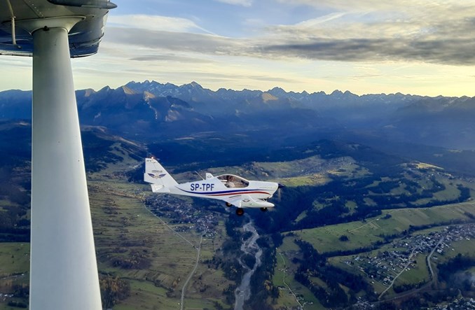 Incydent na Lotnisku Chopina. Awaryjne lądowanie samolotu szkoleniowego  Incydent na Lotnisku Chopina. Awaryjne lądowanie samolotu szkoleniowego