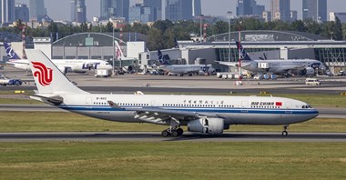 Air China do Warszawy codziennie?
