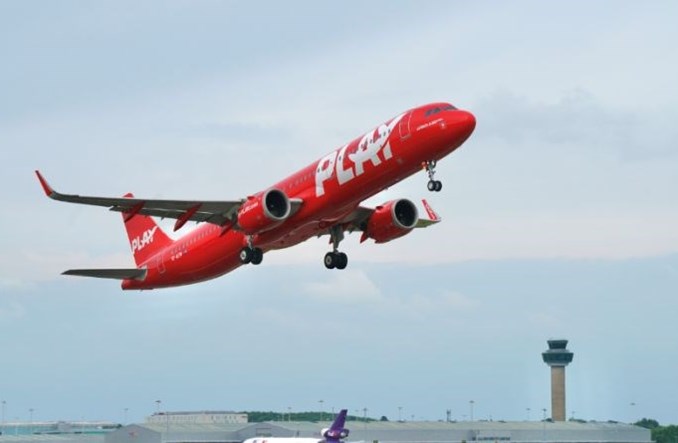 PLAY tracą pasażerów, ale rośnie wypełnienie i punktualność