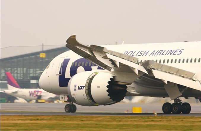 Punktualność w październiku. LOT poza topem Europy