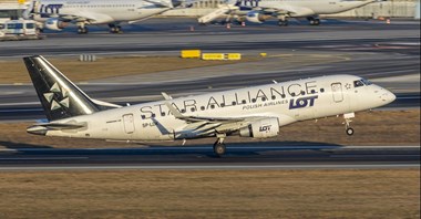 LOT: Embraer przebazowany z Wilna do Warszawy 