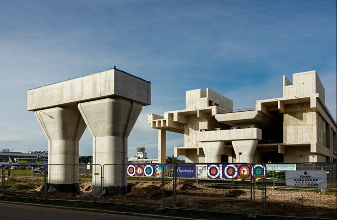 Łotwa: Do lotniska w Rydze po szerokim, a nie europejskim torze