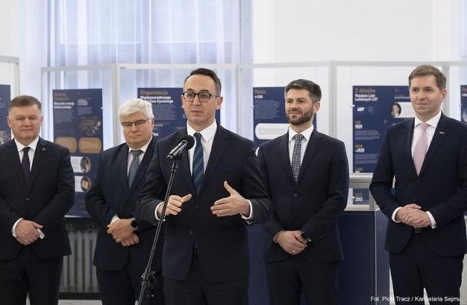 Wystawa o rozwoju lotnictwa cywilnego w Sejmie