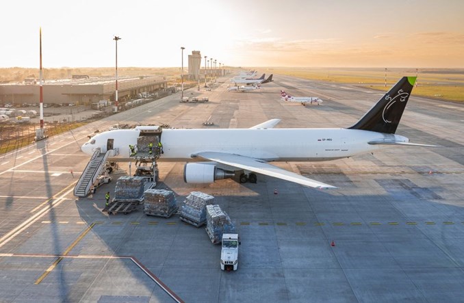 IATA: Rekordowy popyt sektora cargo w 2024 roku, ale spadły zyski