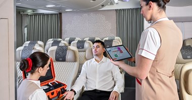 Emirates i Parsys z nowatorską mobilną stacją medyczną dla pasażerów