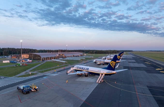 Ryanair dobija lotnisko Warszawa-Modlin. (Nie)pracowite lato 