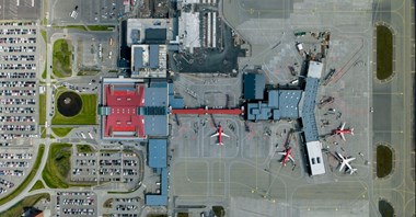 Lotnisko Keflavik (KEF): Kto i skąd lata na Islandię?