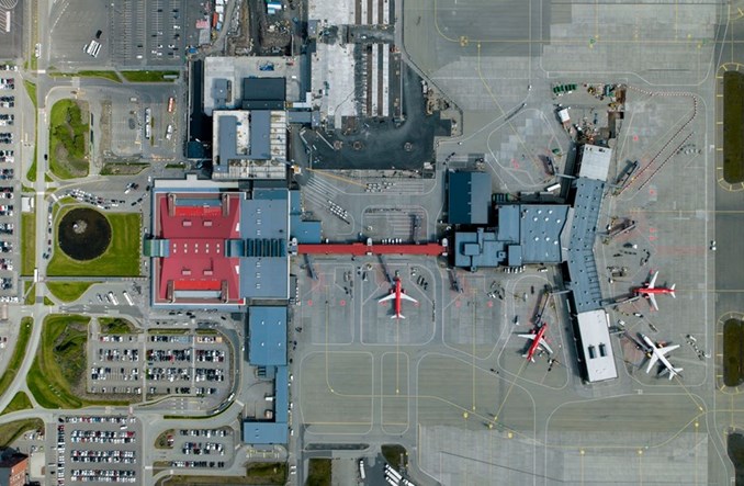Lotnisko Keflavik (KEF): Kto i skąd lata na Islandię?