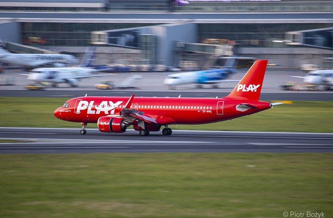 PLAY Airlines wracają sezonowo do Warszawy 