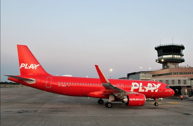 PLAY z ogromnym spadkiem liczby pasażerów