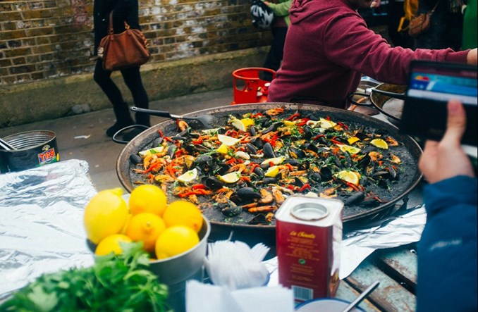 Gdzie polecieć, aby dobrze zjeść? Ryanair poleca kierunki dla smakoszy