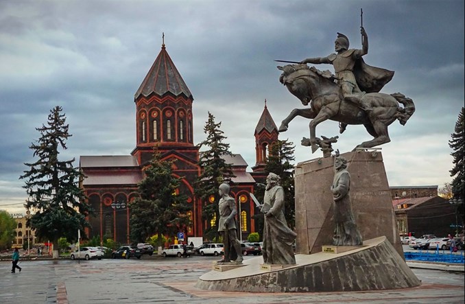 Armenia dofinansuje loty z Giumri