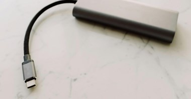 Jak działa ładowanie solarne w powerbankach?