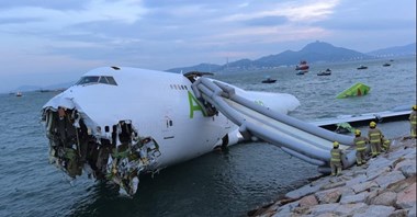 Hongkong. Jumbo Jet zakończył lot w morzu  