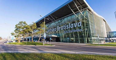 Bratysława także z Modlina 