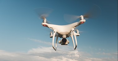 „Zanim wystartujesz dronem, sprawdź, gdzie możesz latać”