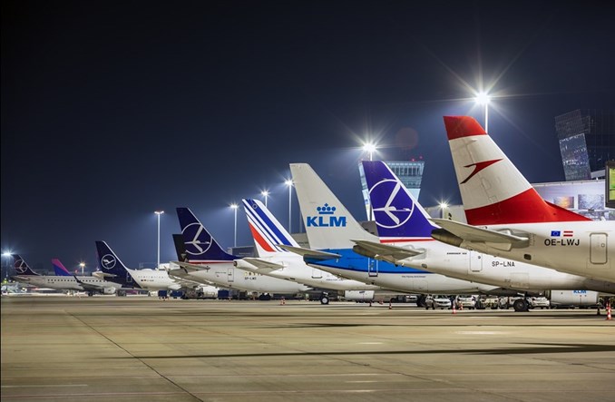 Brak slotów w Warszawie, a rozwój PLL LOT