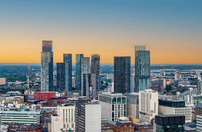 LOT ze slotami w Manchesterze 