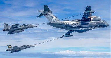 Embraer KC-390 zatankował Gripena E