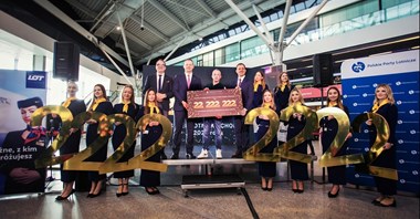 Historyczny rekord - odprawienie 22 222 222 pasażera w ciągu roku na Lotnisku Chopina w Warszawie