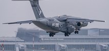 Polecieliśmy Embraerem KC-390. Idealny dla Polski? [zdjęcia]
