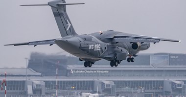 Polecieliśmy Embraerem KC-390. Idealny dla Polski? [zdjęcia]