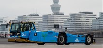 KLM zmniejsza emisję CO2, dzięki holownikom na prąd
