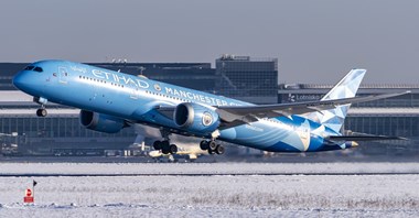 Etihad: B787 w barwach Manchester City w Warszawie (zdjęcia)